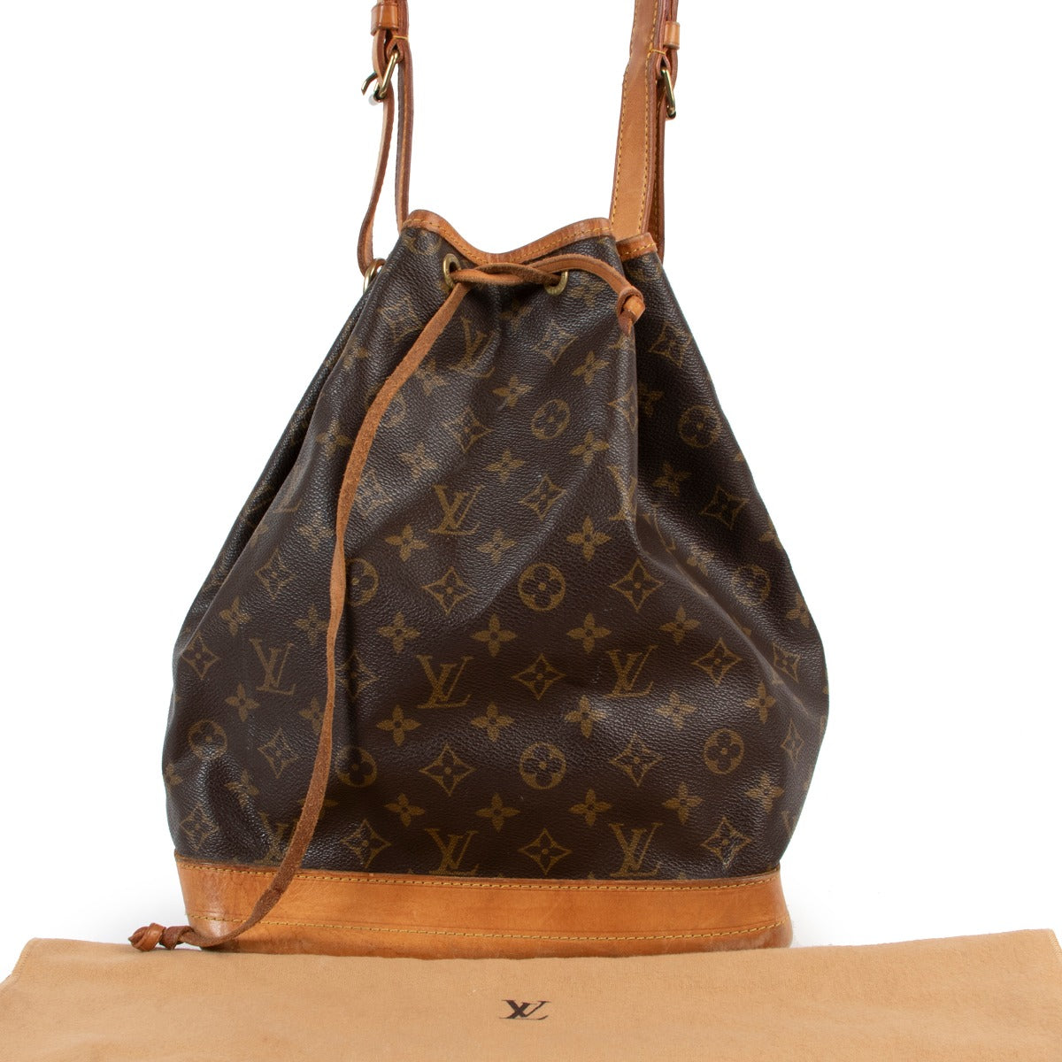 Shop safe online at Labellov in Antwerp this 100% authentic second hand Louis Vuitton Monogram Noé Bucket Bag