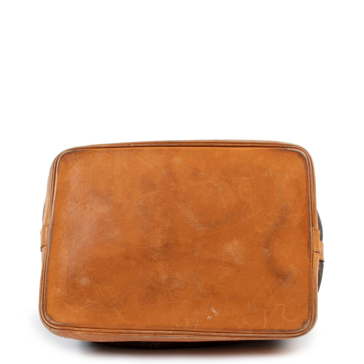 Shop safe online at Labellov in Antwerp this 100% authentic second hand Louis Vuitton Monogram Noé Bucket Bag