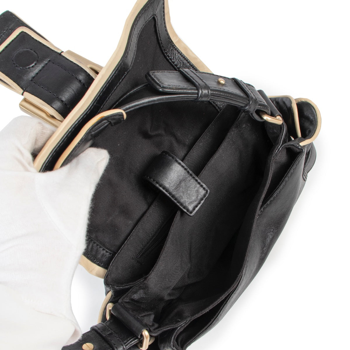 Shop safe online at Labellov in Antwerp this 100% authentic second hand Givenchy Black Shoulder Bag