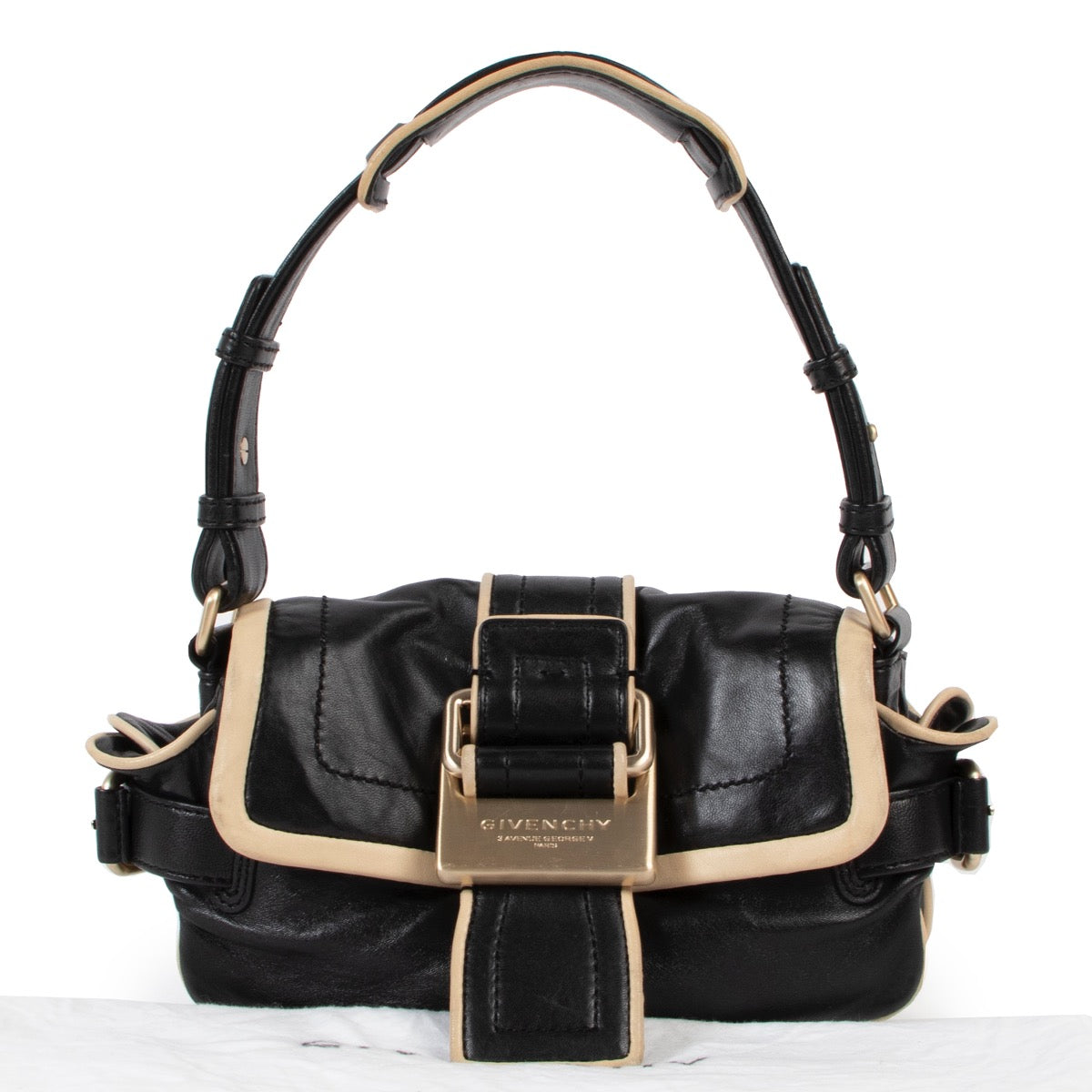 Shop safe online at Labellov in Antwerp this 100% authentic second hand Givenchy Black Shoulder Bag