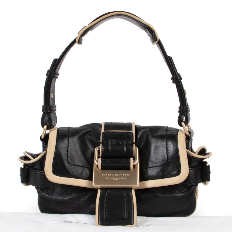 Shop safe online at Labellov in Antwerp this 100% authentic second hand Givenchy Black Shoulder Bag