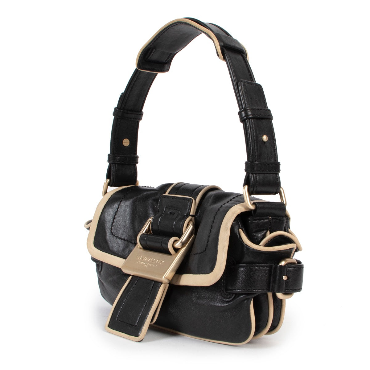Shop safe online at Labellov in Antwerp this 100% authentic second hand Givenchy Black Shoulder Bag