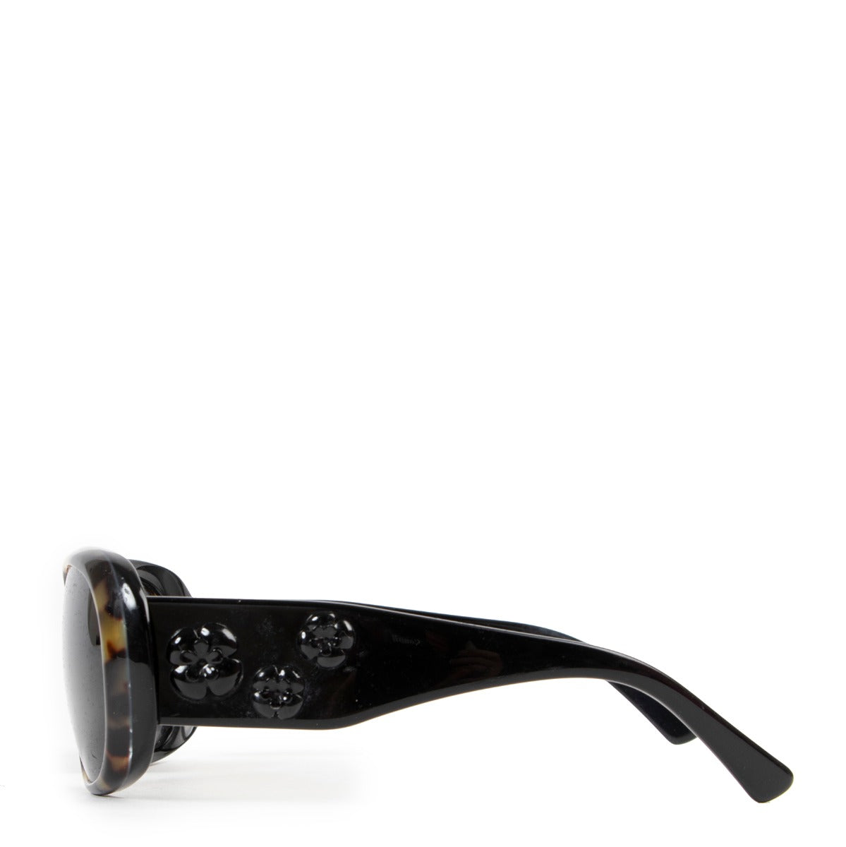 Shop safe online at Labellov in Antwerp this 100% authentic second hand Chanel Leopard Acetate Sunglasses
