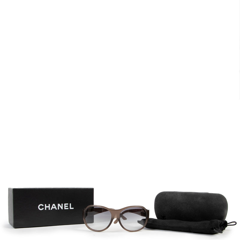 Shop safe online at Labellov in Antwerp this 100% authentic second hand Chanel Brown Acetate Sunglasses