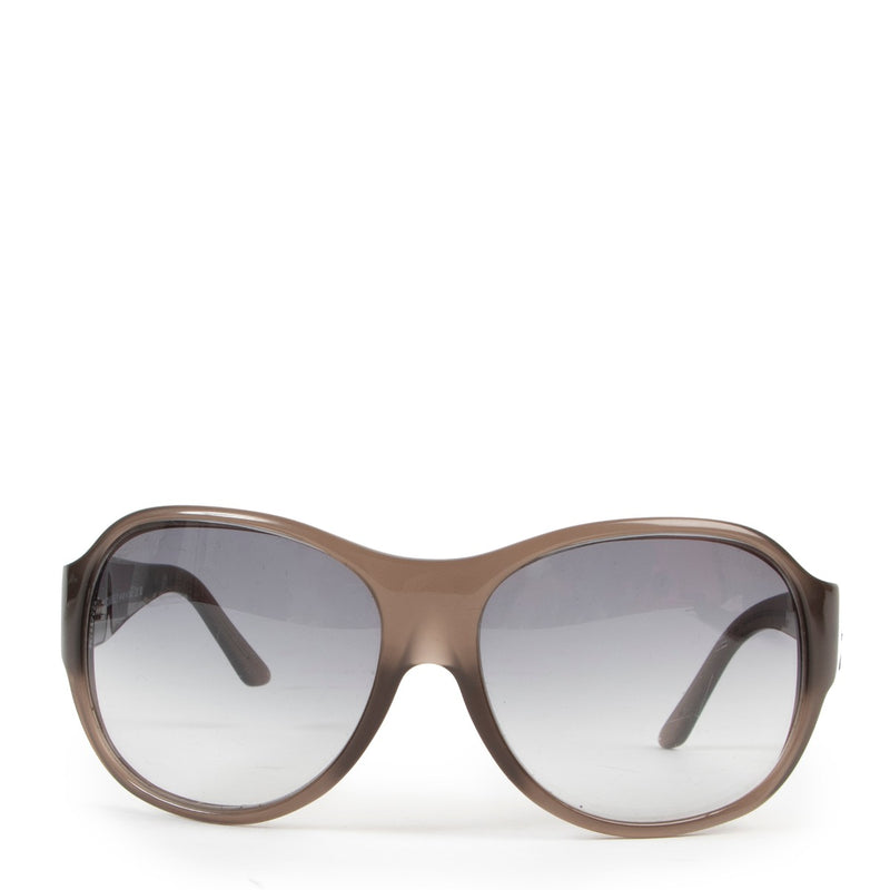 Shop safe online at Labellov in Antwerp this 100% authentic second hand Chanel Brown Acetate Sunglasses