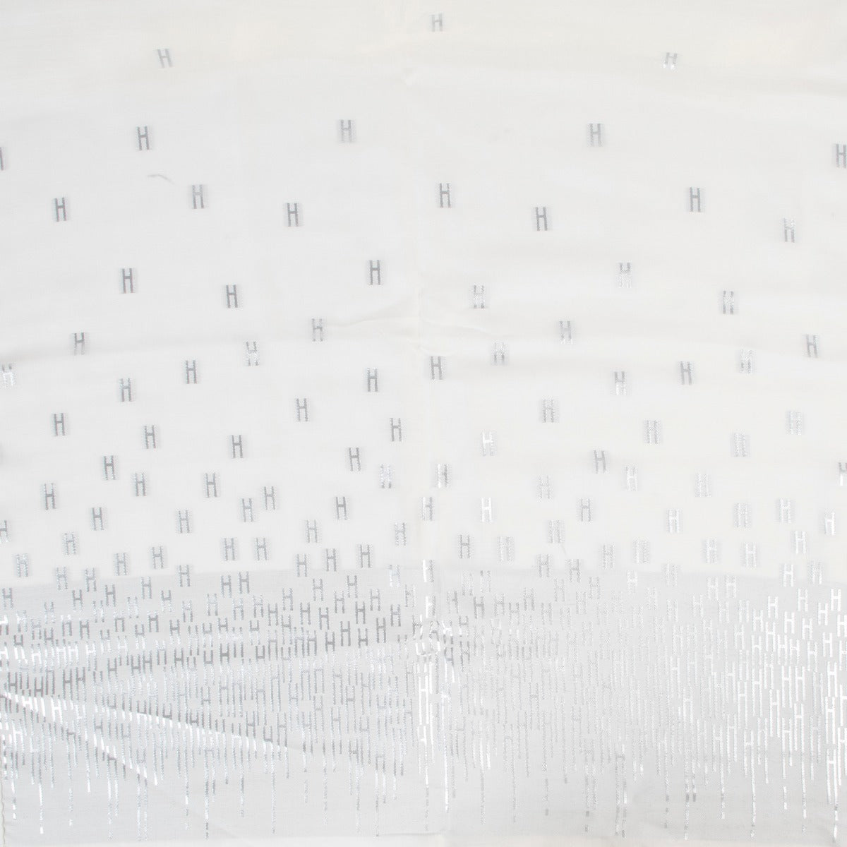 Shop safe online at Labellov in Antwerp this 100% authentic second hand Hermès White Silk Cashmere Scarf