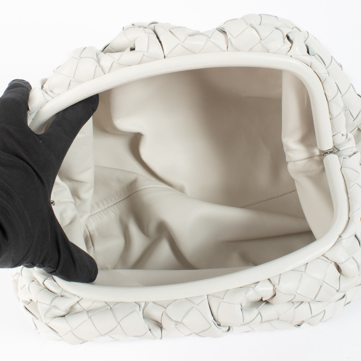 Authentic second hand Bottega Veneta White Pouch Clutch Labellov.com