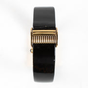 Shop safe online at Labellov in Antwerp, Brussels and KNokke this 100% authentic second hand Boucheron Reflet Small Yellow Gold Diamond Watch. veilig online tweedhands authentieke Boucheron Reflet Small Yellow Gold Diamond horloge kopen bij Labellov.