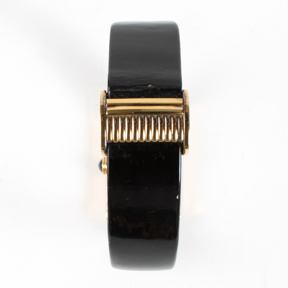 Shop safe online at Labellov in Antwerp, Brussels and KNokke this 100% authentic second hand Boucheron Reflet Small Yellow Gold Diamond Watch. veilig online tweedhands authentieke Boucheron Reflet Small Yellow Gold Diamond horloge kopen bij Labellov.