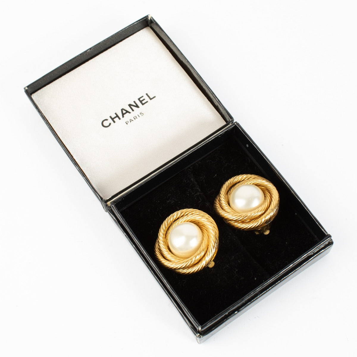 Authentic second hand Chanel Gold Clip On Earrings on Labellov.com