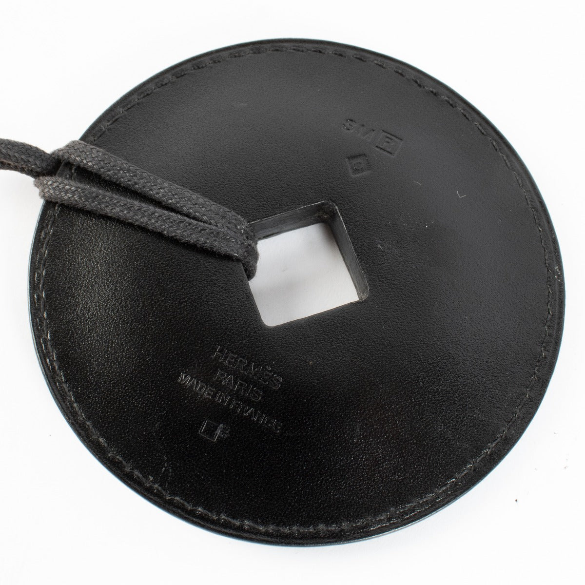 Collier Pendentif Tsuba Hermès en Alligator Noir Brillant
