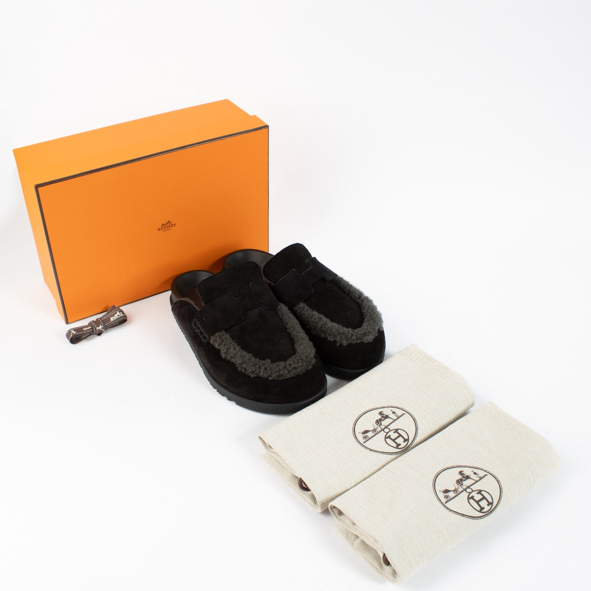 Authentic second handHermès Black Go Mules - Size 39 on Labellov.com