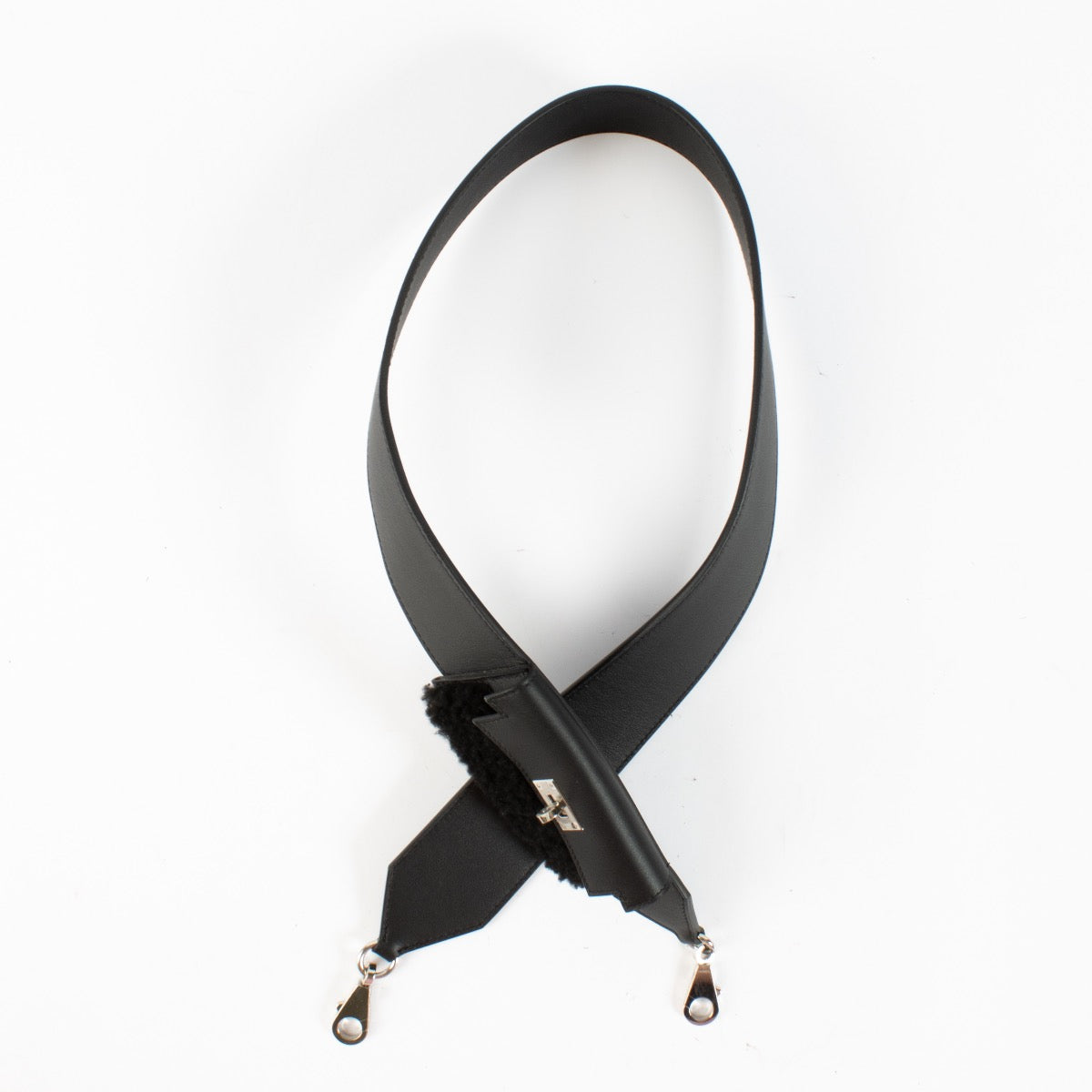 Authentic second hand Hermès Black Kelly Pocket Pluch Bag Strap on Labellov.com