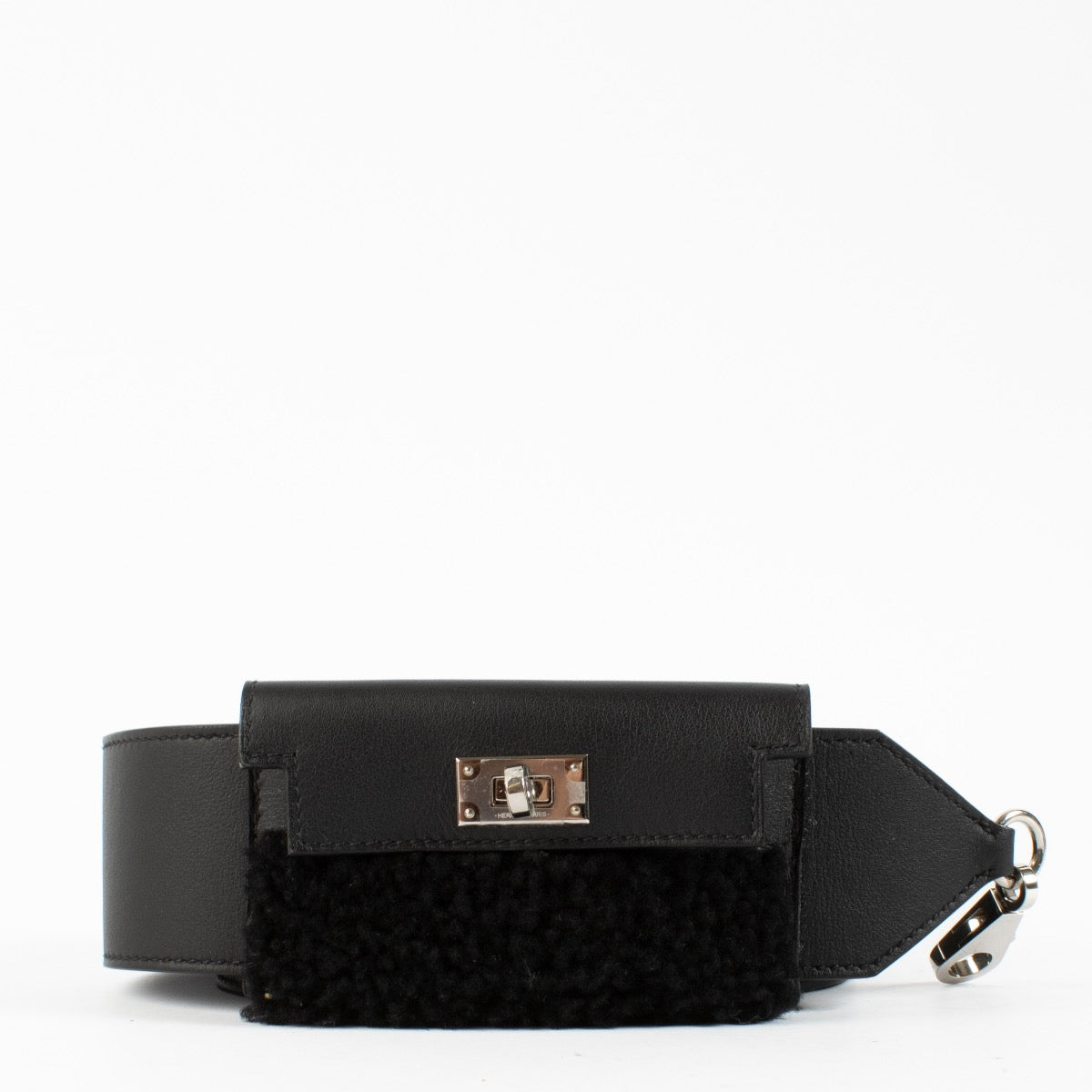 Authentic second hand Hermès Black Kelly Pocket Pluch Bag Strap on Labellov.com