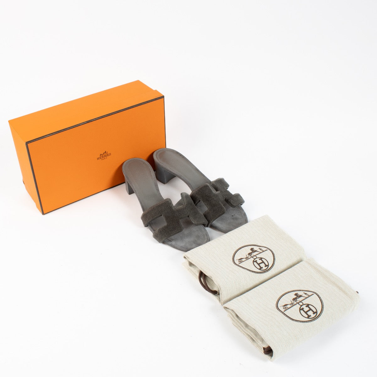 Authentic second hand Hermès Gris Fumé Vison Mink Fur Oasis Sandals - Size 40 on Labellov.com