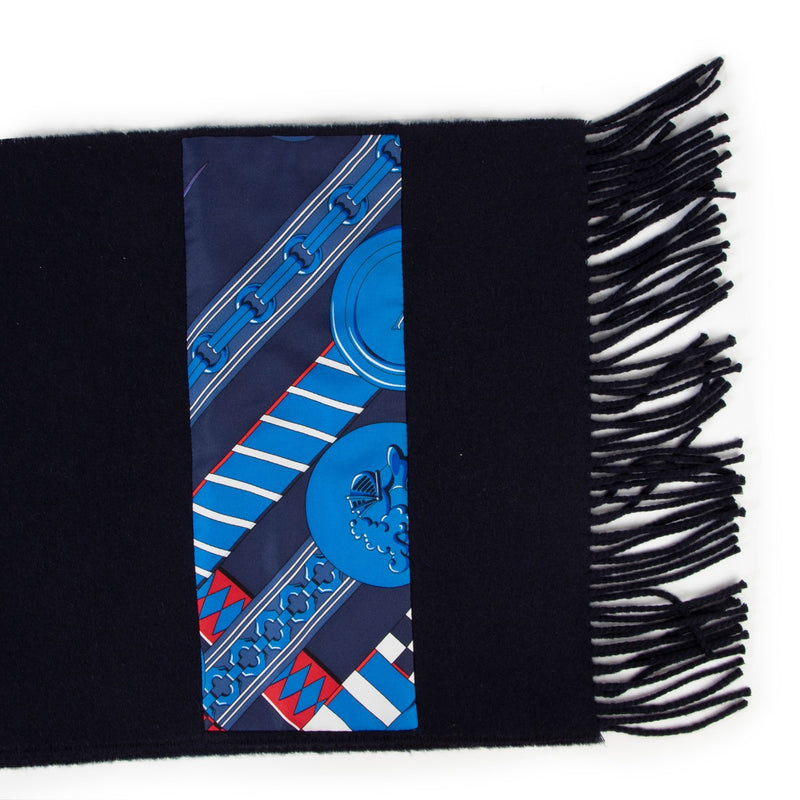 Shop safe online at Labellov in Antwerp this 100% authentic second hand Hermes Marine Blue Patch De Soie Muffler Scarf