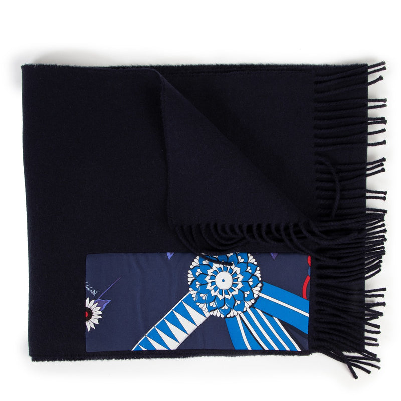 Shop safe online at Labellov in Antwerp this 100% authentic second hand Hermes Marine Blue Patch De Soie Muffler Scarf