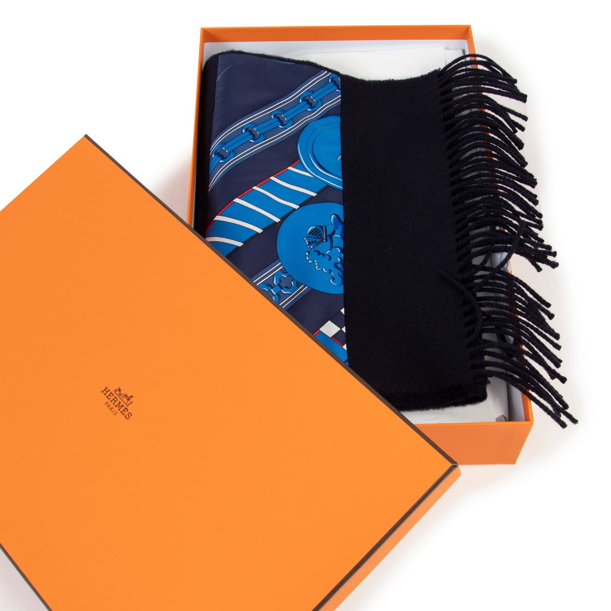 Shop safe online at Labellov in Antwerp this 100% authentic second hand Hermes Marine Blue Patch De Soie Muffler Scarf