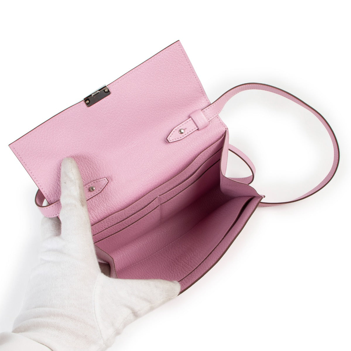 Shop safe online at Labellov in Antwerp this 100% authentic second hand Hermès Mauve Sylvestre Mysore Goatskin Clic 16 Wallet Crossbody