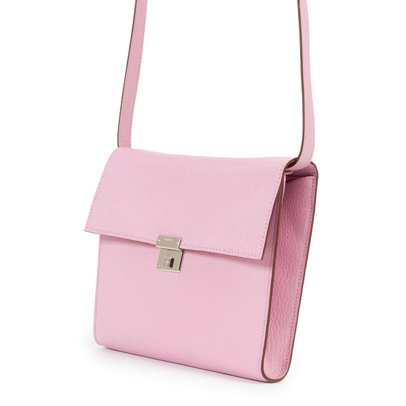 Shop safe online at Labellov in Antwerp this 100% authentic second hand Hermès Mauve Sylvestre Mysore Goatskin Clic 16 Wallet Crossbody