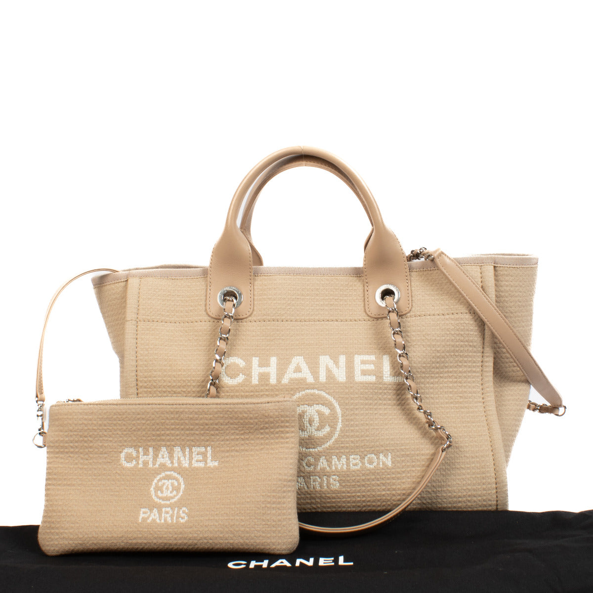 Chanel Beige Medium Deauville Shopping Tote Bag aan de beste prijs bij Labellov tweedehands luxe in Antwerpen en Knokke.