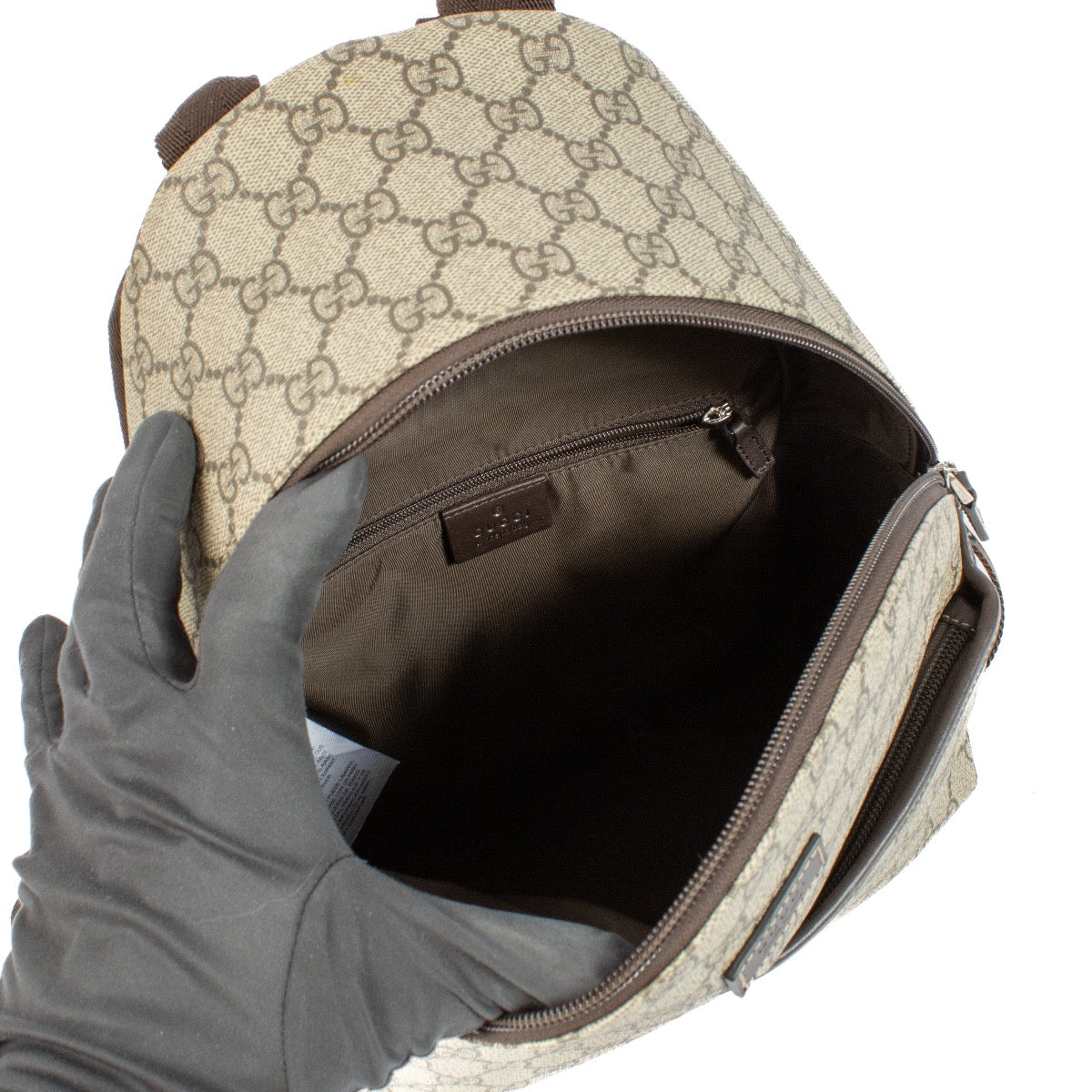 Shop safe online at Labellov in Antwerp, Brussels and Knokke this 100% authentic second hand Gucci Children's GG Backpack. Veilig online tweedehands authentieke Gucci Children's GG rugzak kopen bij Labellov.