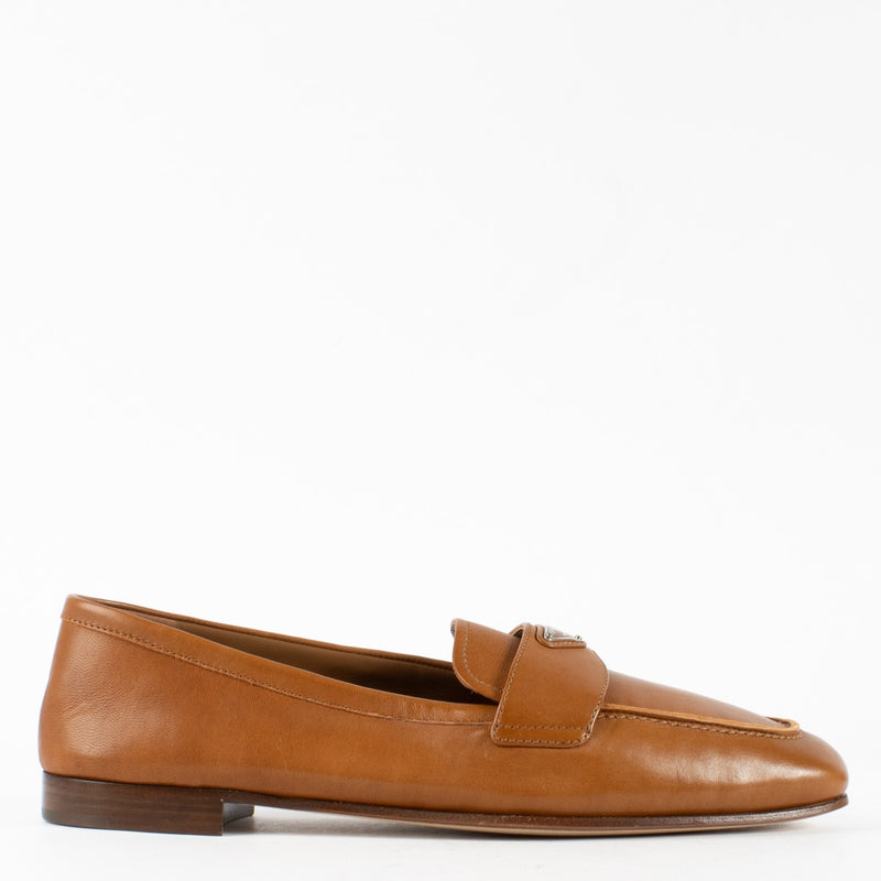 Prada Caramel Nappa Triangle Logo Instappers - Maat 41