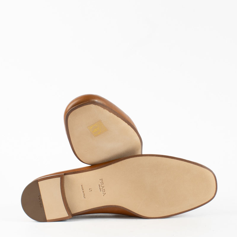 Prada Caramel Nappa Triangle Logo Instappers - Maat 41