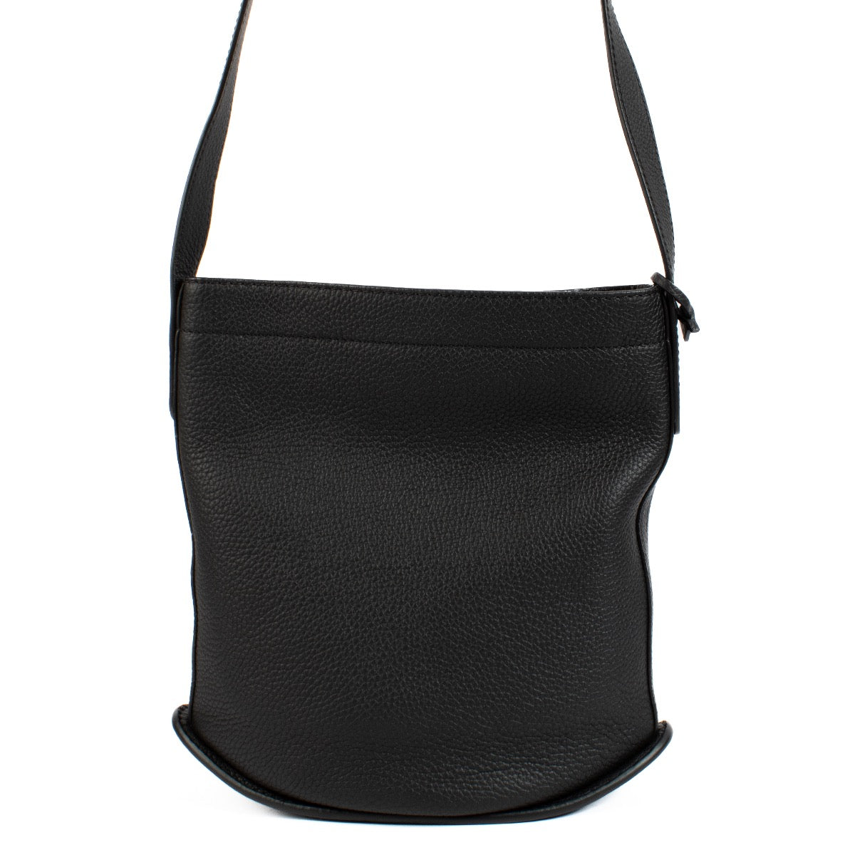 Shop safe online at Labellov in Antwerp, Brussels and Knokke this 100% authentic second hand Delvaux Black Pin Daily Surpiqué Crossbody. Veilig online tweedehands authentiek Delvaux Black Pin Daily Surpiqué Crossbody bij Labellov.