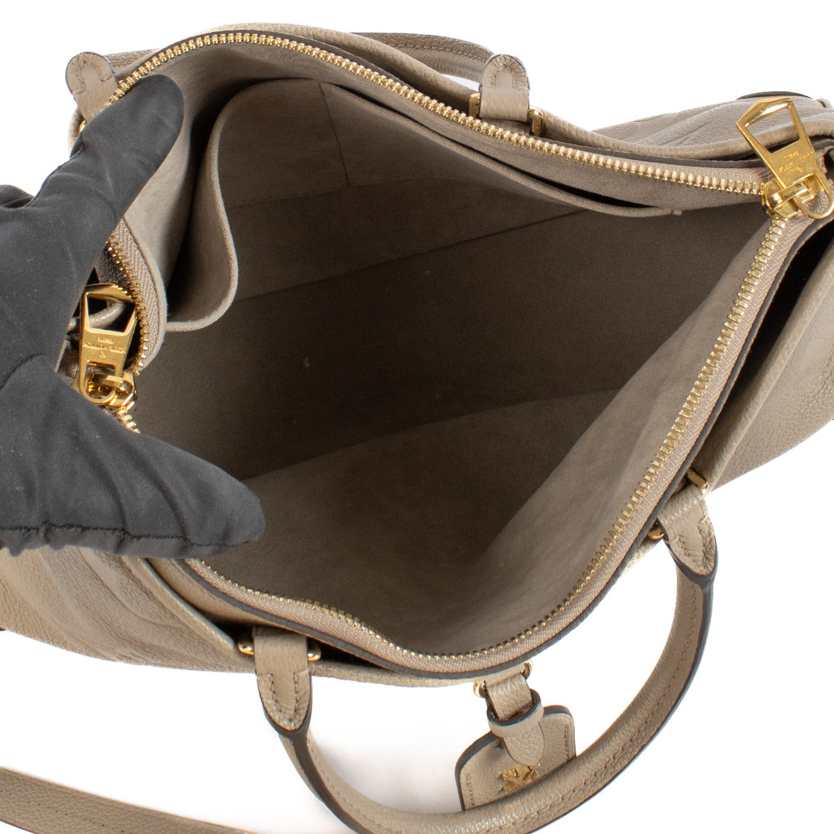 Sac Louis Vuitton Trianon MM en cuir Monogram Empreinte, couleur taupe