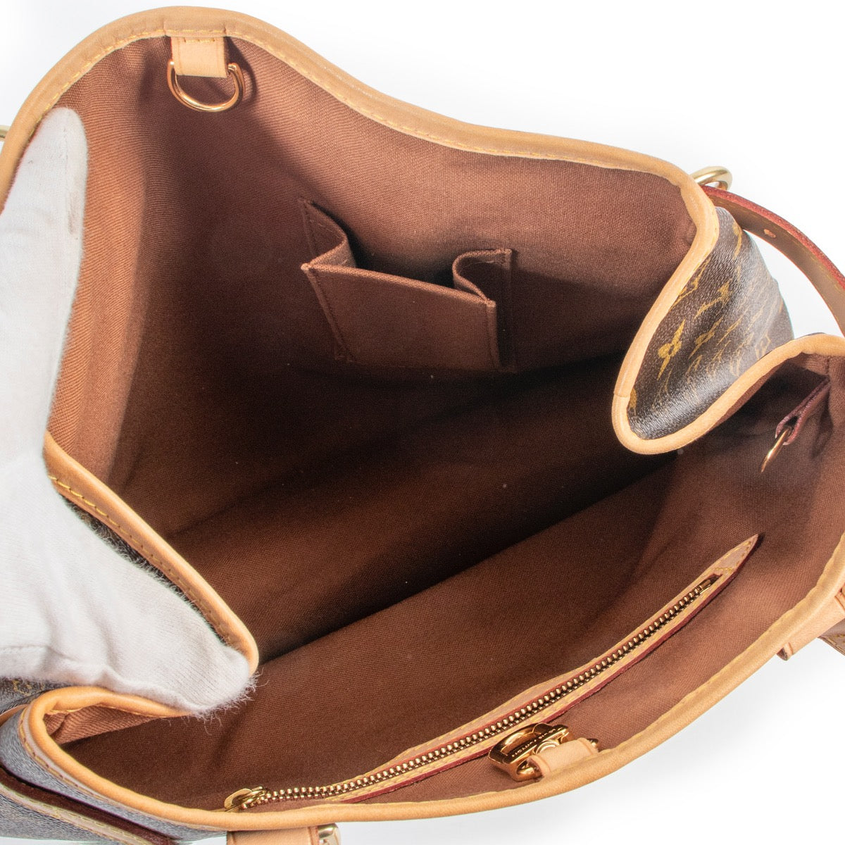 Shop safe online at Labellov in Antwerp this 100% authentic second hand Louis Vuitton Monogram Batignolles Shoulder Bag