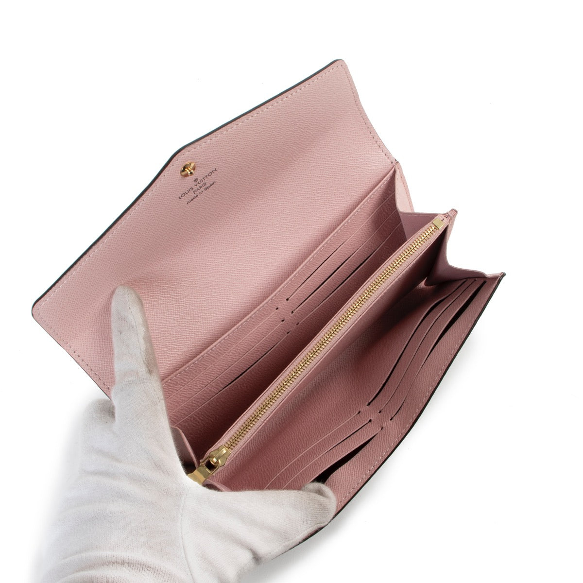 Shop safe online at Labellov in Antwerp this 100% authentic second hand Louis Vuitton Monogram Canvas Sarah Wallet