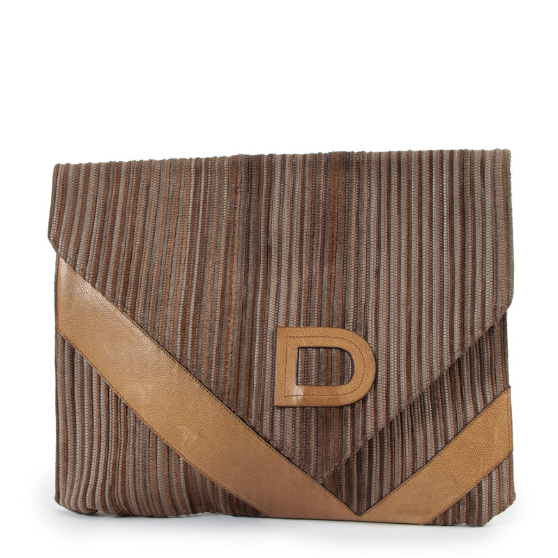 Shop safe online at Labellov in Antwerp this 100% authentic second hand Delvaux Brown Toile De Cuir Clutch