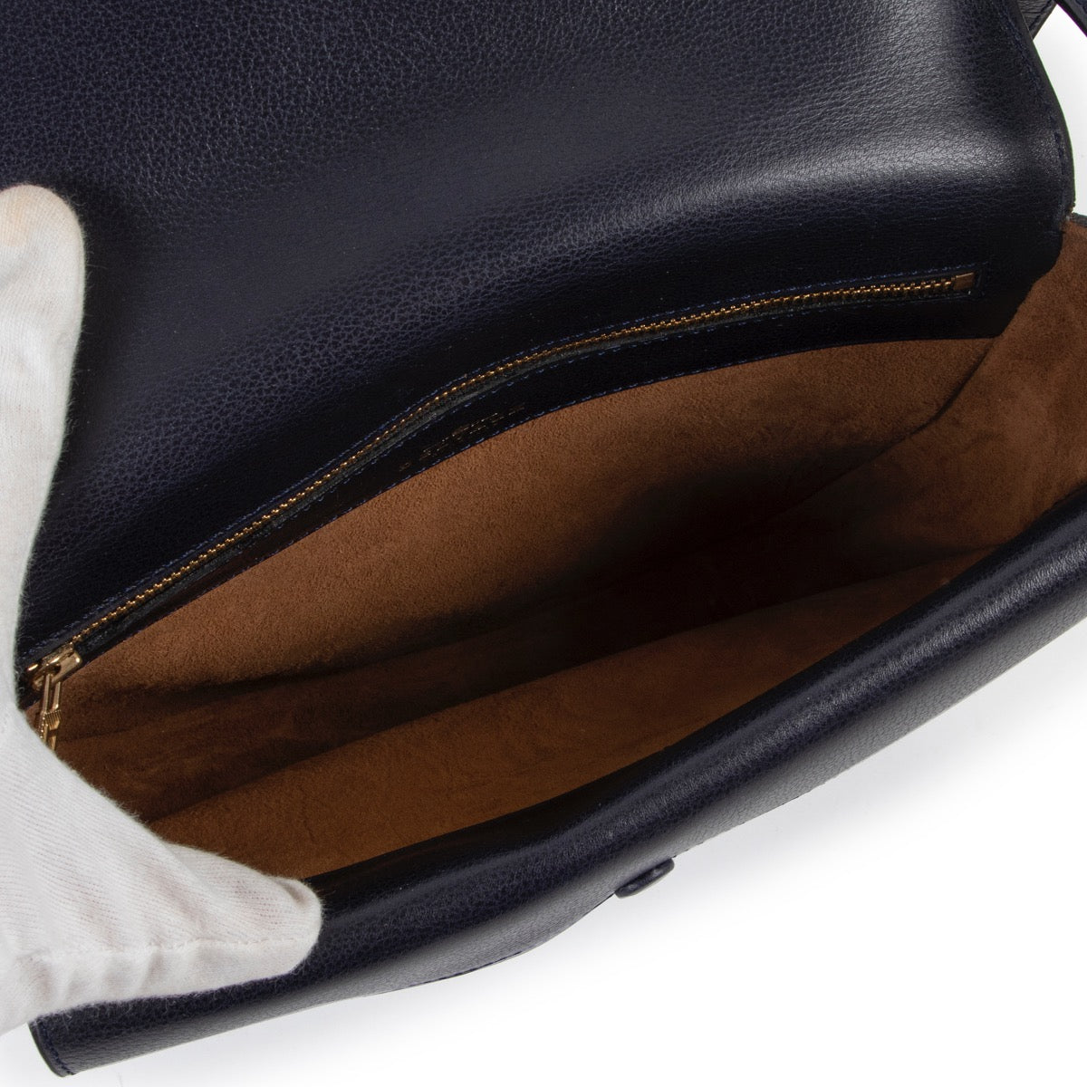 Shop safe online at Labellov in Antwerp this 100% authentic second hand Delvaux Navy Blue Shoulder Bag in very good condition.