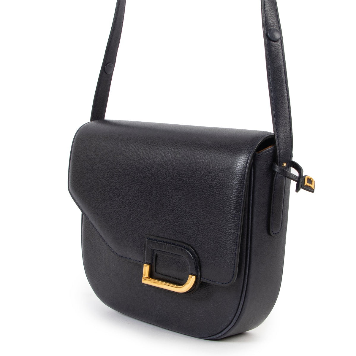 Shop safe online at Labellov in Antwerp this 100% authentic second hand Delvaux Navy Blue Shoulder Bag in very good condition.