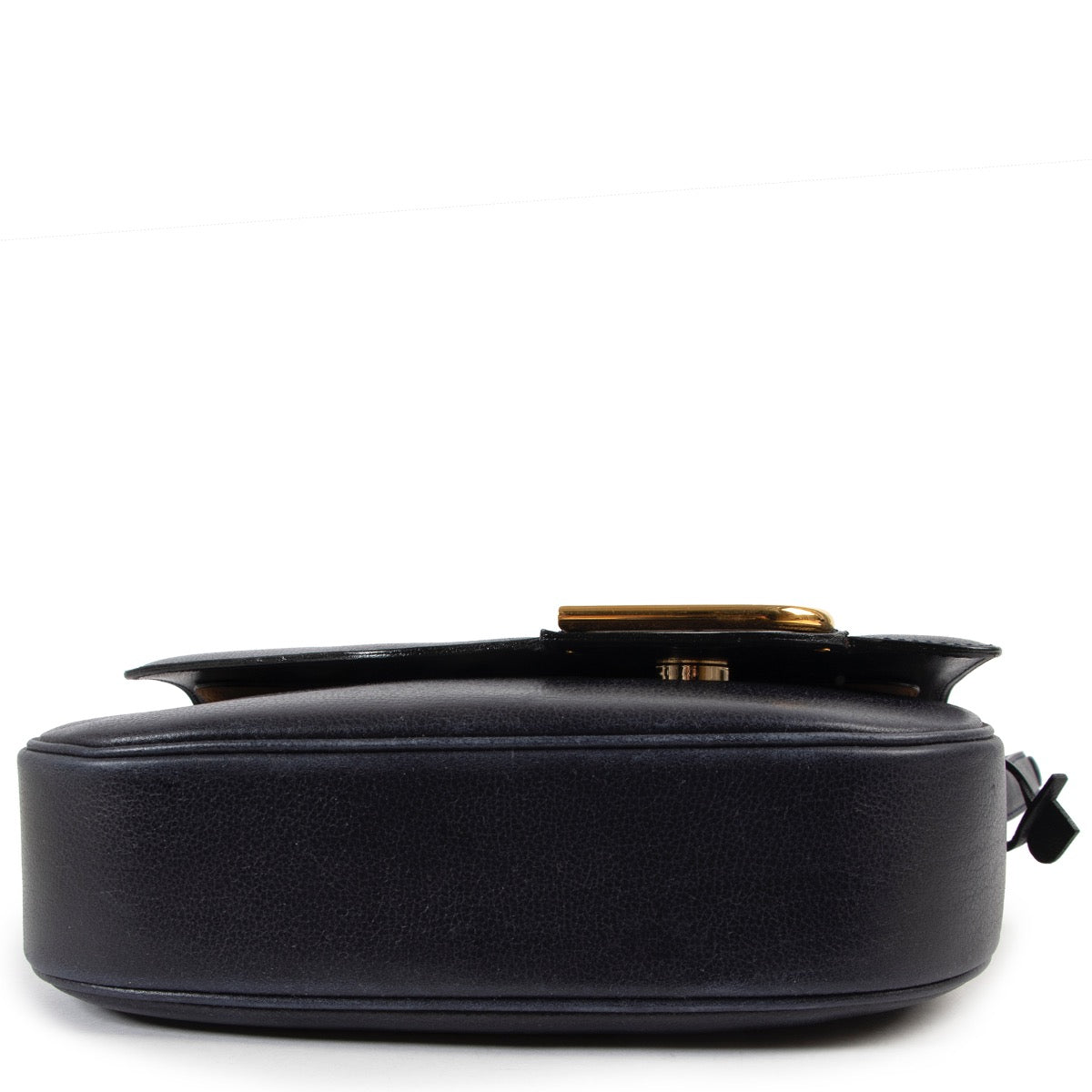 Shop safe online at Labellov in Antwerp this 100% authentic second hand Delvaux Navy Blue Shoulder Bag in very good condition.