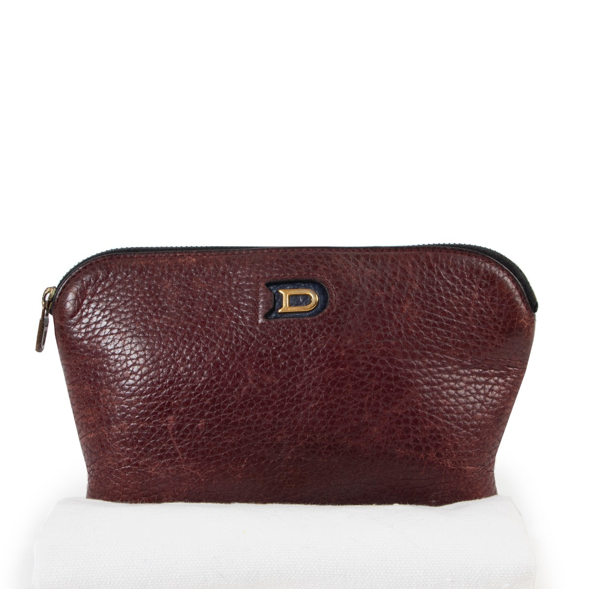 Shop safe online at Labellov in Antwerp this 100% authentic second hand Delvaux Aubergine Leather Pouch