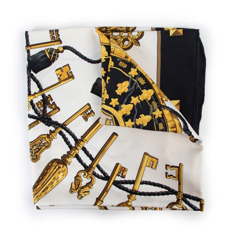 Shop safe online at Labellov in Antwerp this 100% authentic second hand Hermès Multicolor Silk Les Clés Scarf