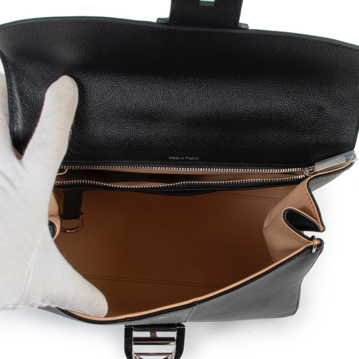 Shops safe online at Labellov in Antwerp this 100% authentic second hand Delvaux Black Rodéo Leather MM Brillant + Strap