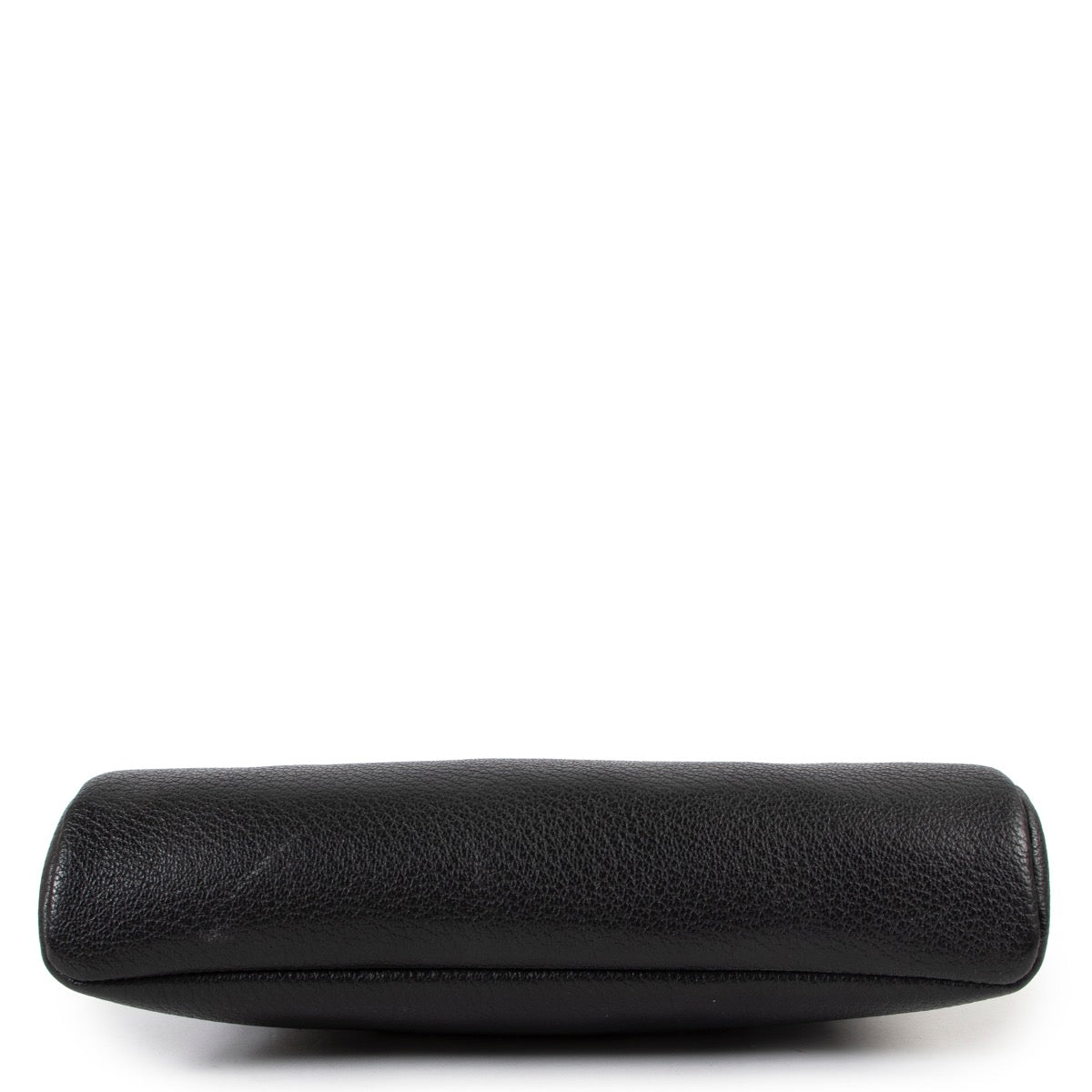 Shop safe online at Labellov in Antwerp this 100% authentic second hand Deux De Delvaux Black Clutch