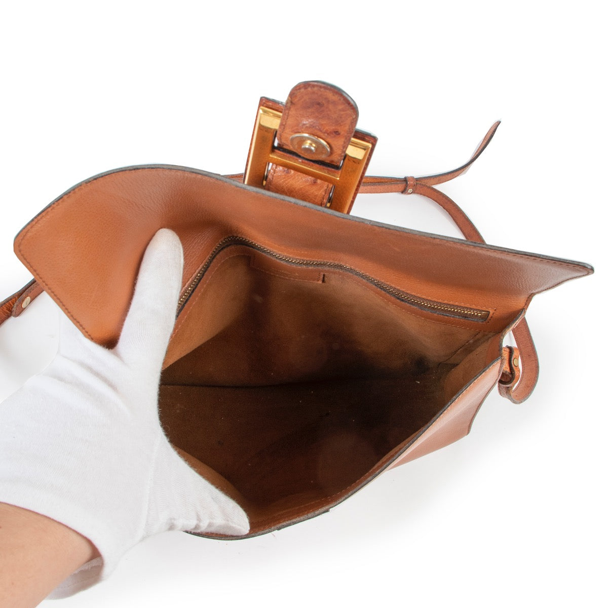 Shop safe online at Labellov in Antwerp this 100% authentic second hand Delvaux Cognac Leather Promesse Crossbody Bag in very good condition.