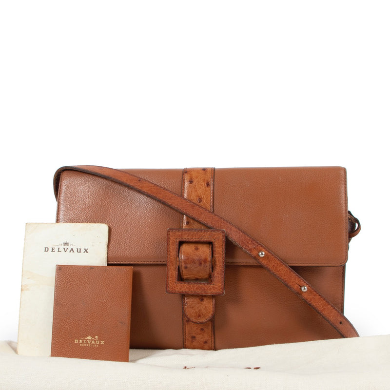 Shop safe online at Labellov in Antwerp this 100% authentic second hand Delvaux Cognac Leather Promesse Crossbody Bag in very good condition.