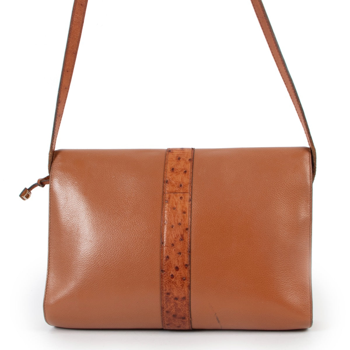 Shop safe online at Labellov in Antwerp this 100% authentic second hand Delvaux Cognac Leather Promesse Crossbody Bag in very good condition.