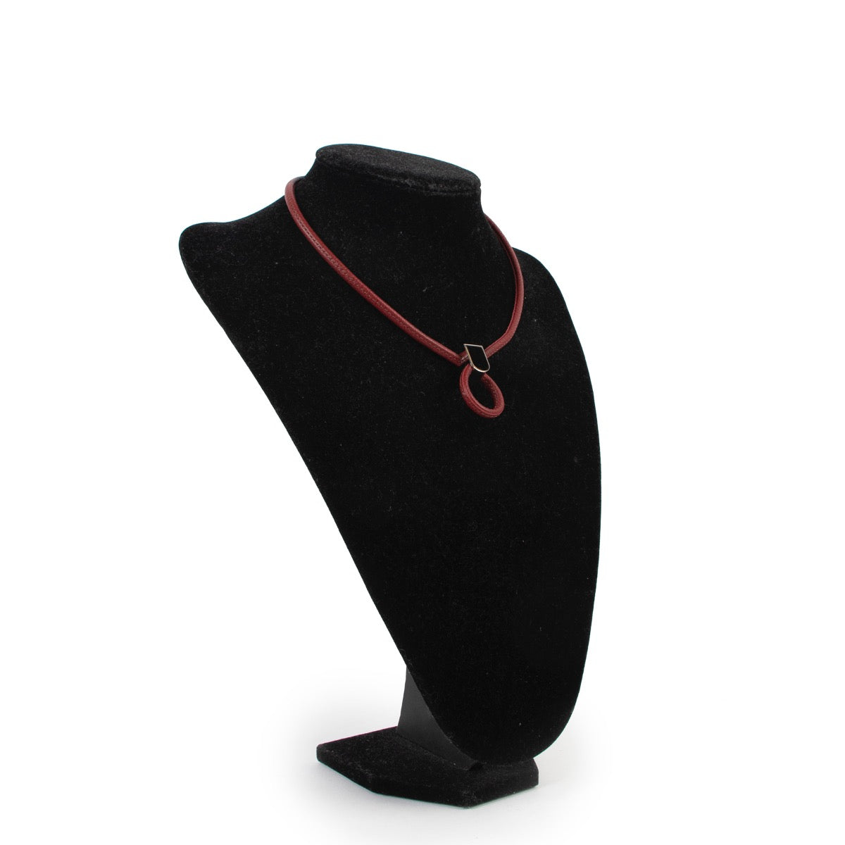 Shop safe online at Labellov in Antwerp this 100% authentic second hand Delvaux Burgundy Leather Necklace