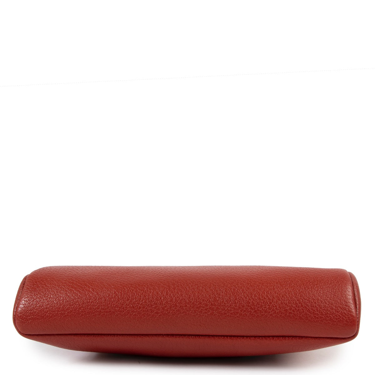 Shop safe online at Labellov in Antwerp this 100% authentic second hand Deux De Delvaux Red Clutch