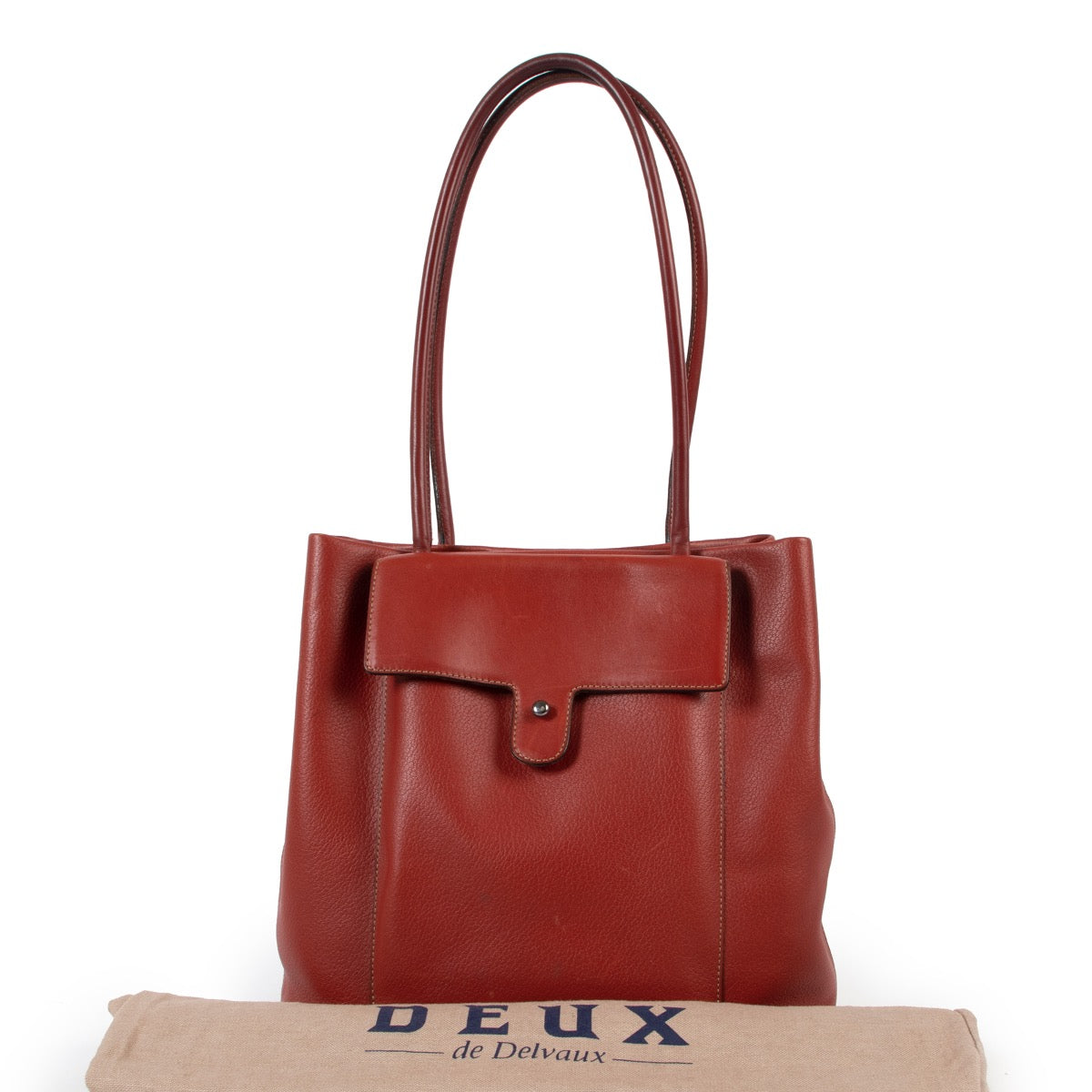 Shop safe online at Labellov in Antwerp this 100% authentic second hand Deux De Delvaux Red Shoulder Bag