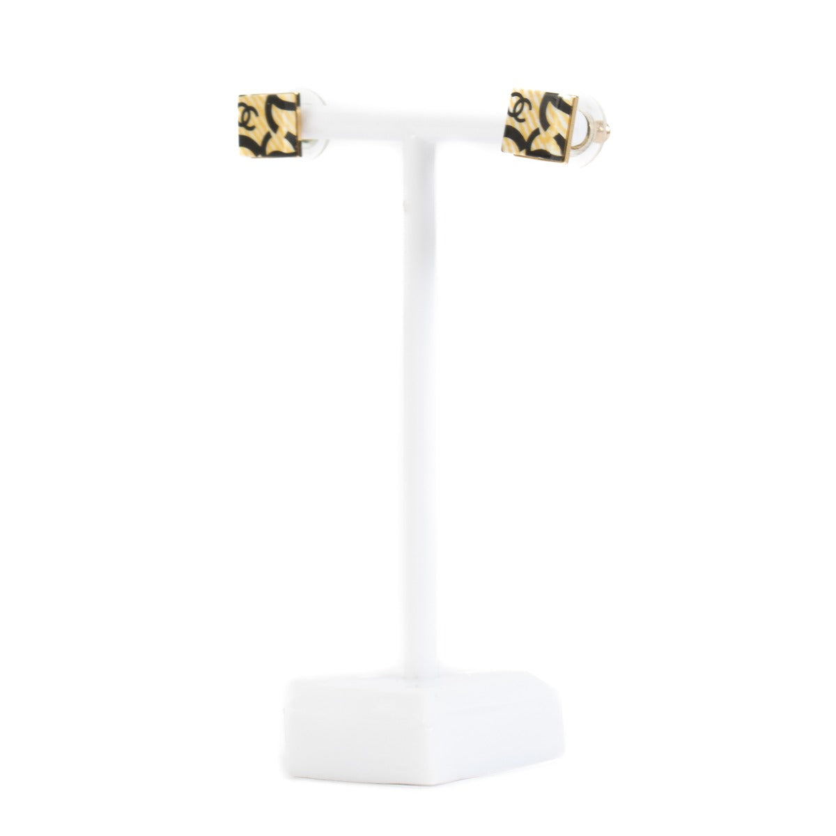 Shop safe online at Labellov in Antwerp, Brussels and Knokke this 100% authentic second hand Chanel Yellow Square Stud Earrings