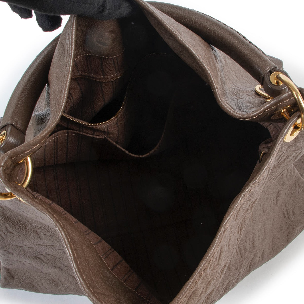 Shop safe online at Labellov in Antwerp this 100% authentic second hand Louis Vuitton Taupe Monogram Empreinte Leather MM Artsy in very good condition.