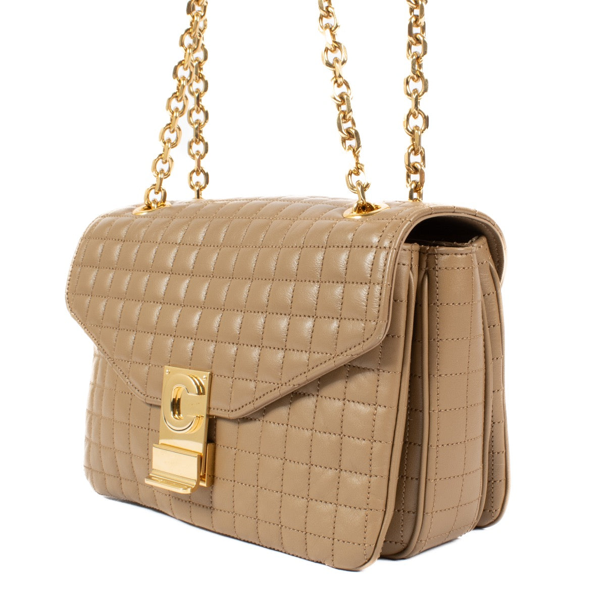 Shop safe online at Labellov in Antwerp Brussels and Knokke this 100% authentic second hand Celine Beige Quilted Leather Medium C Bag. Veilig online tweedehands authentieke Celine Beige Quilted Leather Medium C handtas kopen bij Labellov.