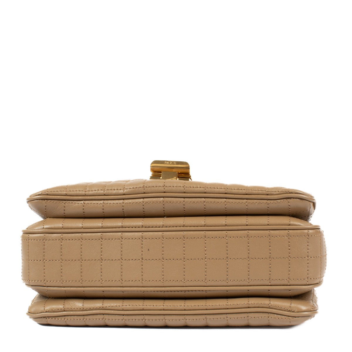 Shop safe online at Labellov in Antwerp Brussels and Knokke this 100% authentic second hand Celine Beige Quilted Leather Medium C Bag. Veilig online tweedehands authentieke Celine Beige Quilted Leather Medium C handtas kopen bij Labellov.
